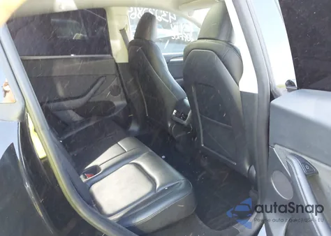 2023 Tesla Model Y Awd/Long Range Dual Motor All-Wheel Drive z USA, uszkodzony, nr VIN 7SAYGDEE9PF880253